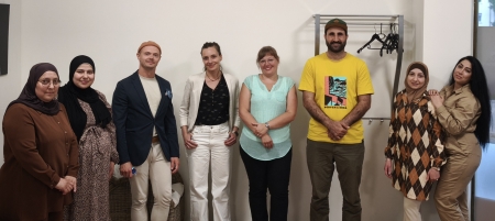 Die Bildungsbotschafter Latife Sürer, Busra Filipovic, Anton Kreft, Carena Kreft, Anna Leinweber, Sherwan Weli, Arij Kayali, Hadeel Alaboud (v.l.). Es fehlen: Ahed Alothman, Laila Guirat, Liubov Kandia.